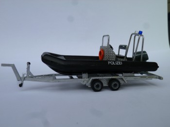 Anhänger mit Schlauchboot Typ C